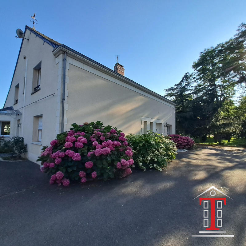 Maison traditionnelle - 240 m² - 8 pièces