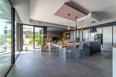 Maison - 180 m² - 6 pièces