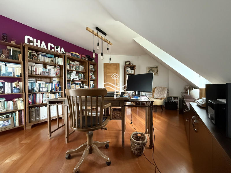 Maison - 215 m² - 6 pièces