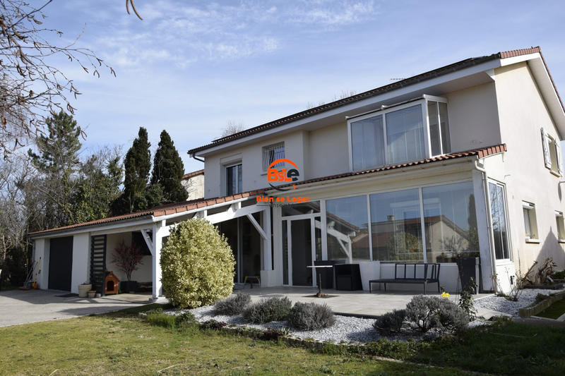 Maison - 225 m² - 8 pièces