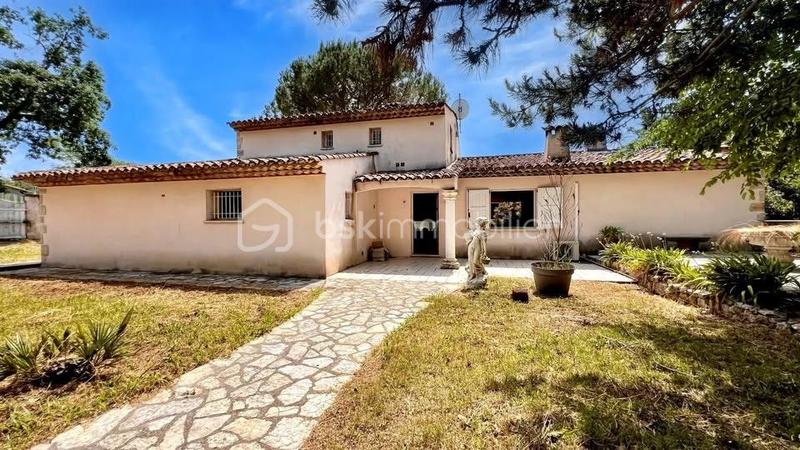 Villa - 201 m² - 6 pièces