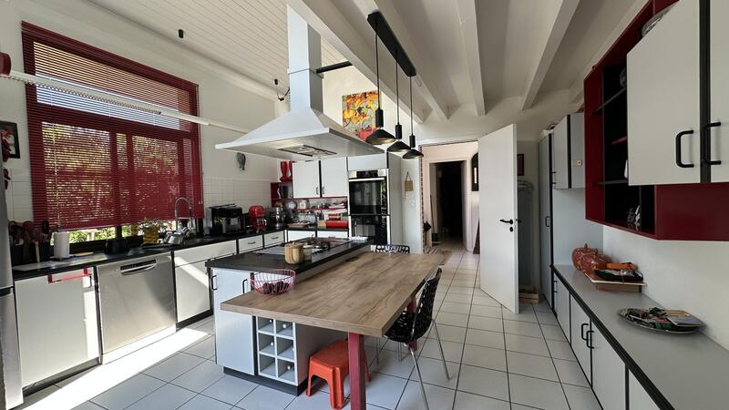 Maison d'architecte - 240 m² - 9 pièces