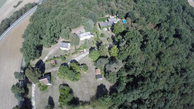 Propriété - 335 m² - 12 pièces