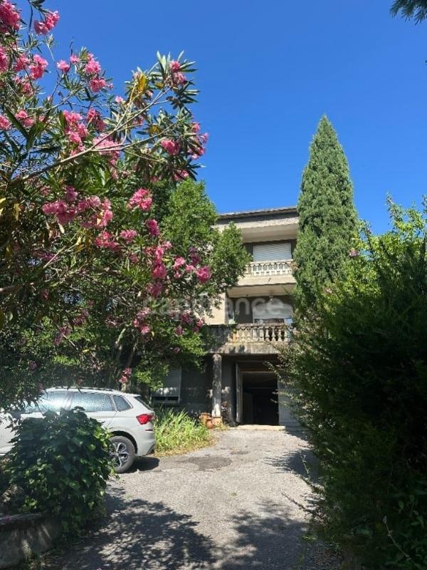 Maison - 188 m² - 8 pièces