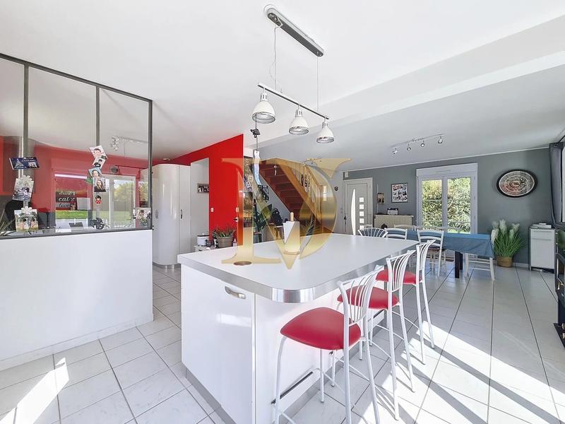 Maison - 245 m² - 11 pièces