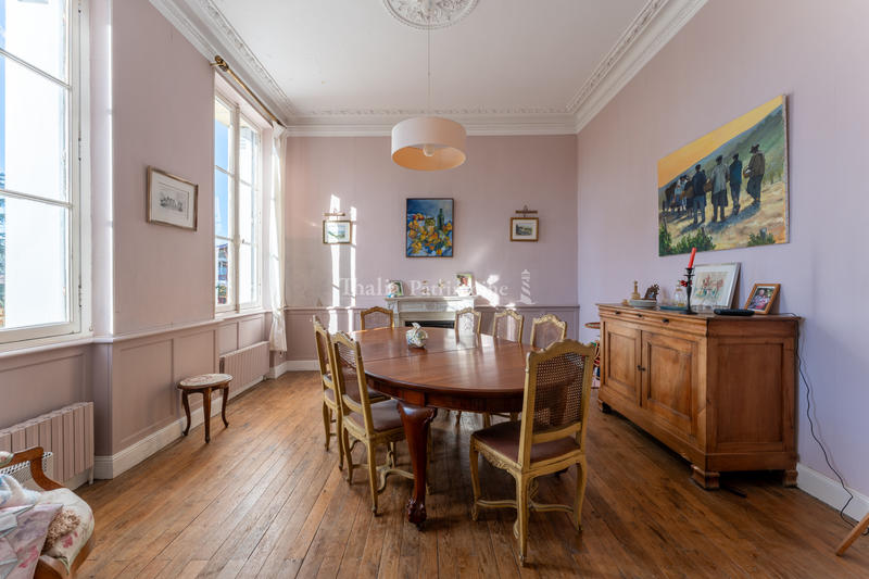 Propriété - 250 m² - 8 pièces