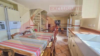 Maison - 450 m² - 11 pièces