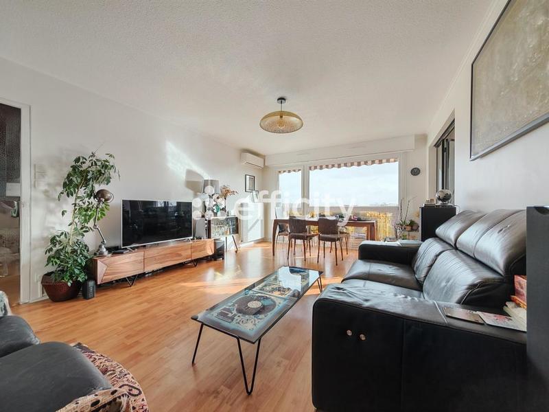 Appartement - 100 m² - 5 pièces