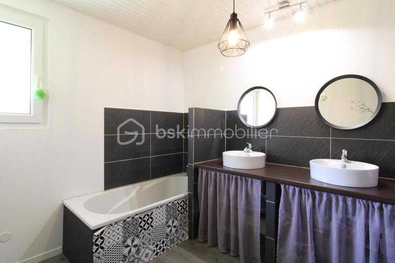 Maison - 238 m² - 7 pièces