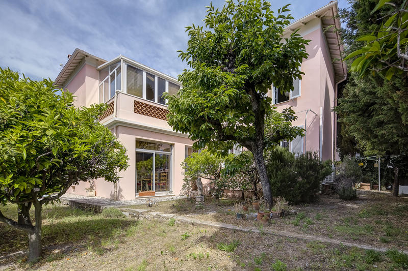 Maison - 200 m² - 7 pièces