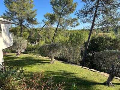 Villa - 394 m² - 11 pièces