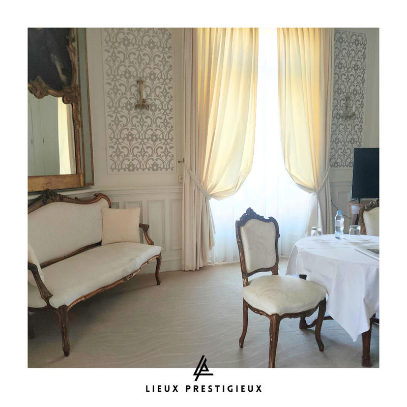 Demeure - 1 500 m² - 55 pièces