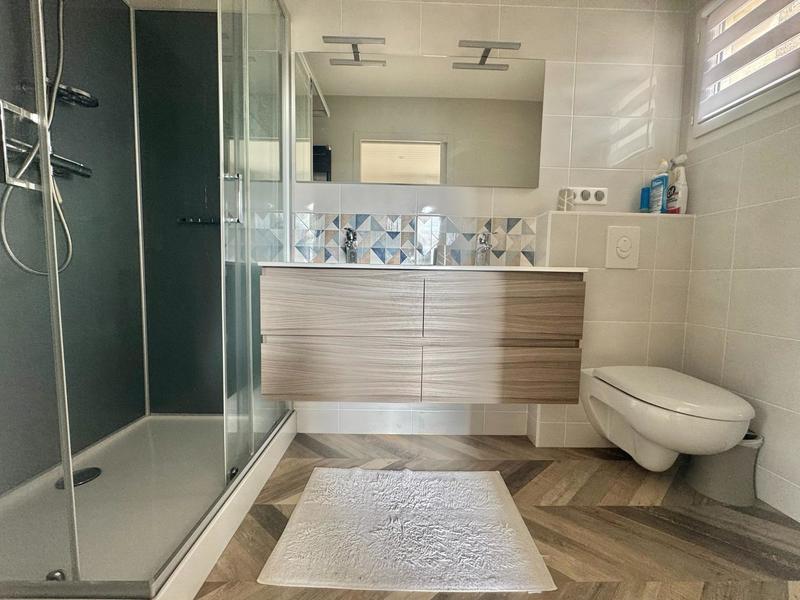 Maison - 249 m² - 11 pièces