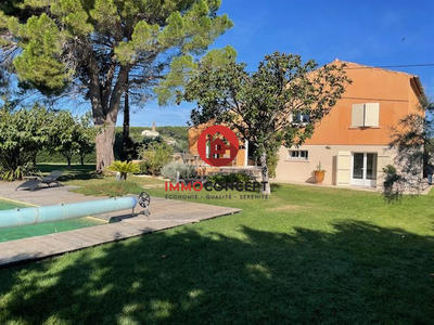 Maison traditionnelle - 204 m² - 6 pièces