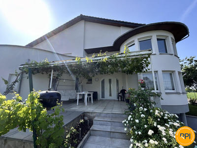 Maison - 335 m² - 7 pièces