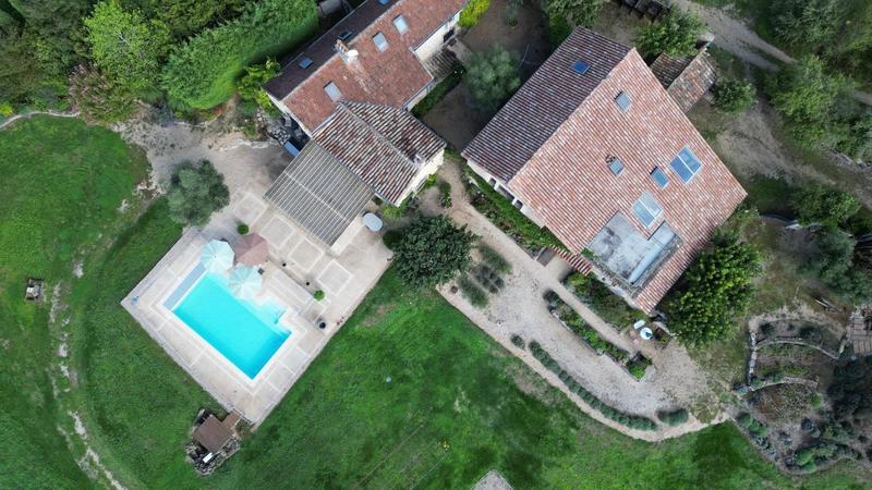 Propriété - 200 m² - 7 pièces