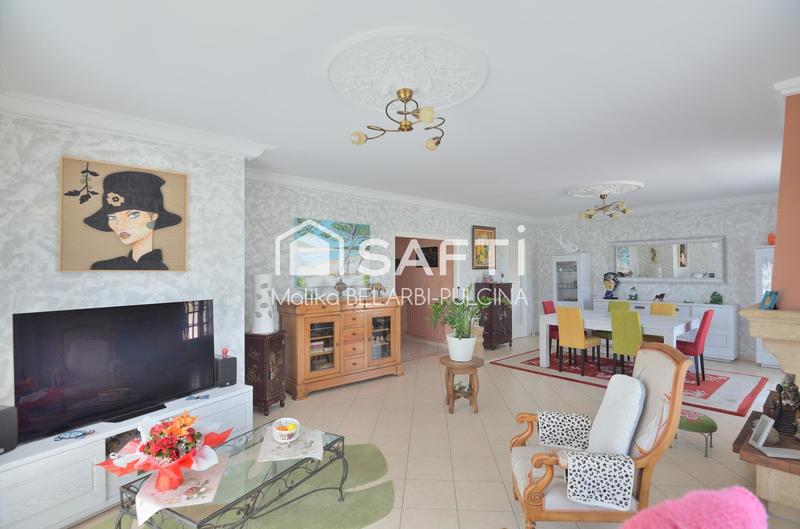 Villa - 208 m² - 9 pièces