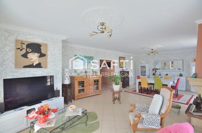 Villa - 208 m² - 9 pièces