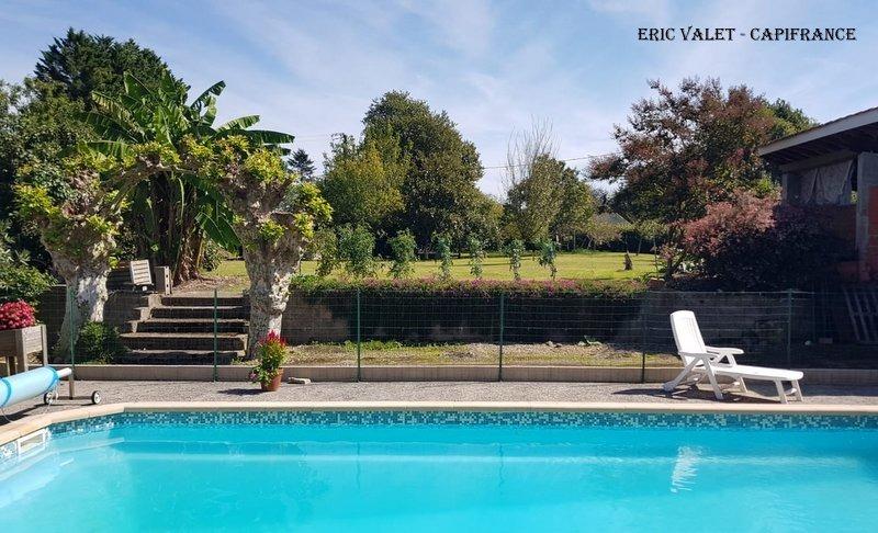 Maison - 285 m² - 9 pièces