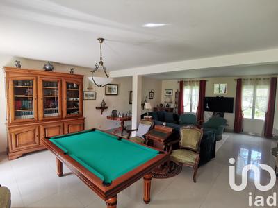 Maison - 242 m² - 8 pièces