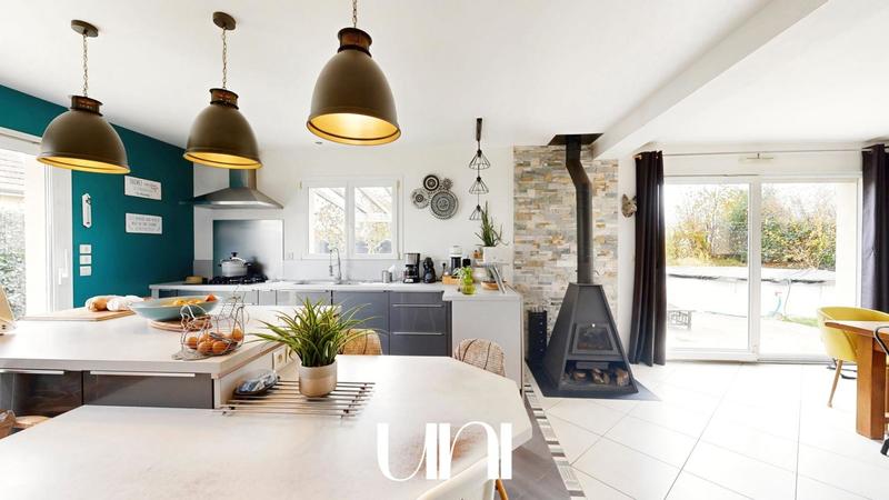 Maison - 220 m² - 10 pièces