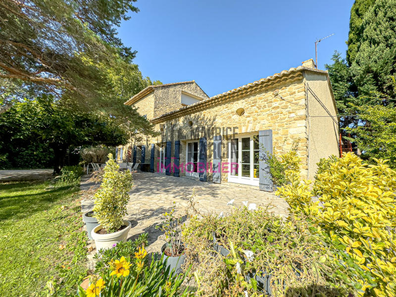 Mas - 271 m² - 6 pièces