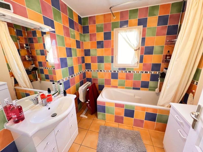 Villa - 100 m² - 5 pièces