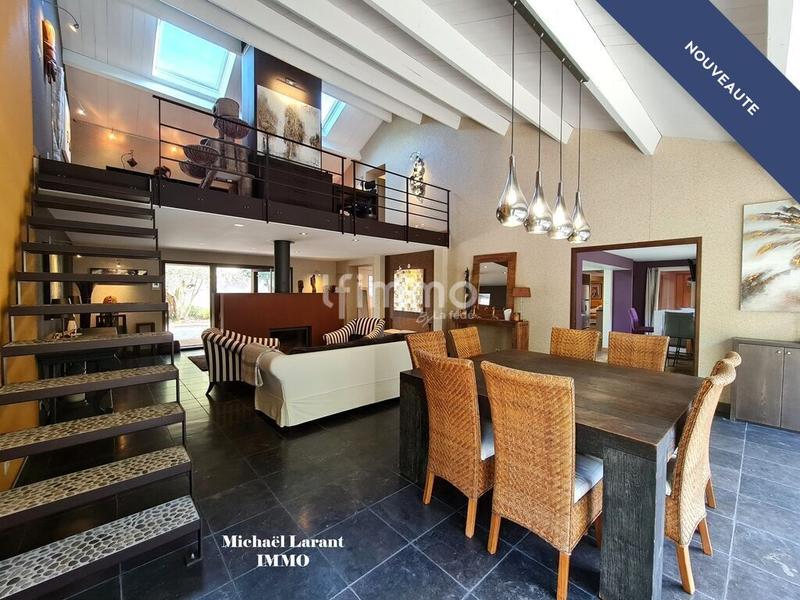 Propriété - 484 m² - 7 pièces