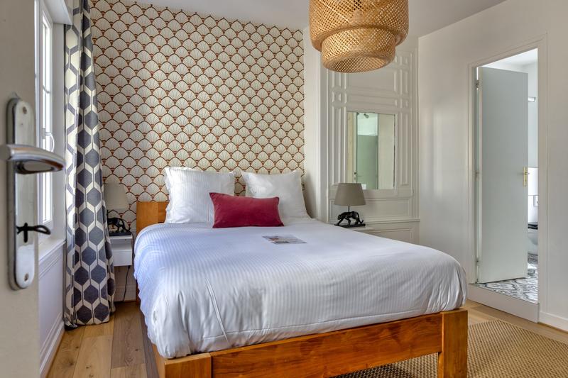 Maison - 280 m² - 10 pièces