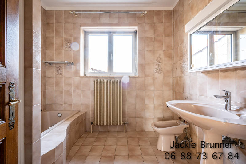 Maison - 220 m² - 6 pièces