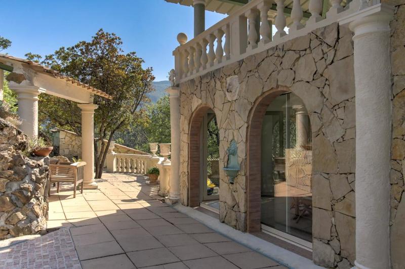 Demeure - 110 m² - 5 pièces