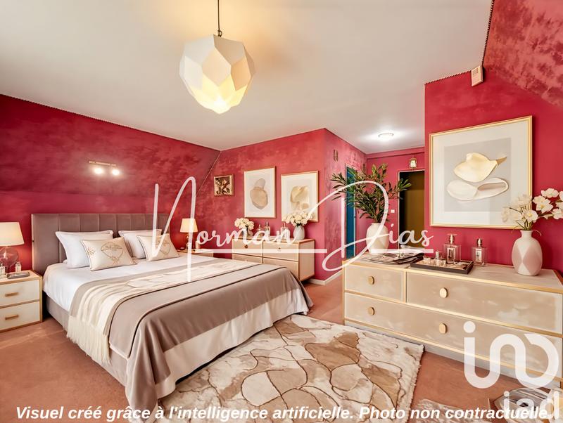 Maison - 238 m² - 9 pièces