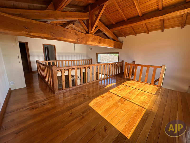 Maison - 200 m² - 7 pièces