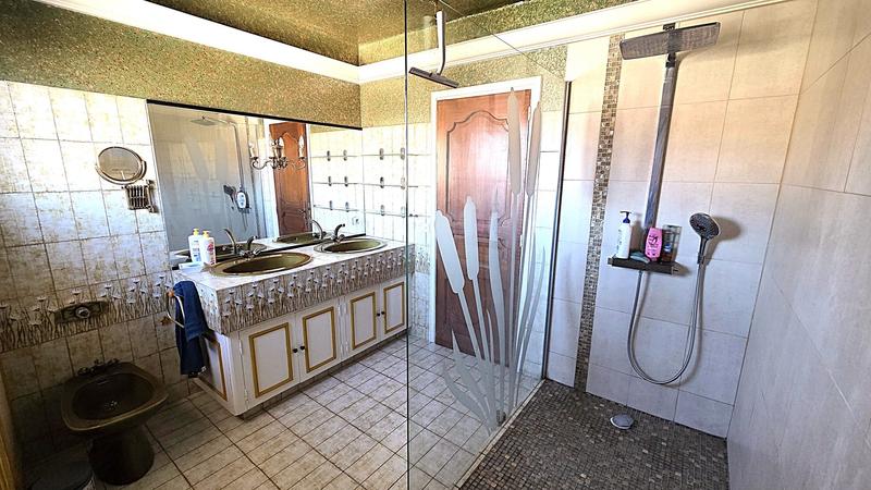 Appartement - 143 m² - 5 pièces