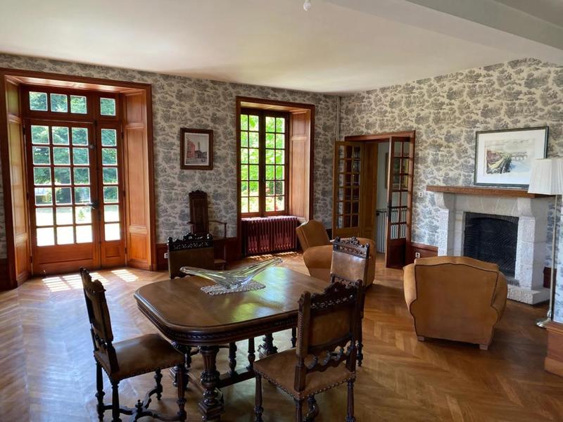 Maison - 211 m² - 8 pièces