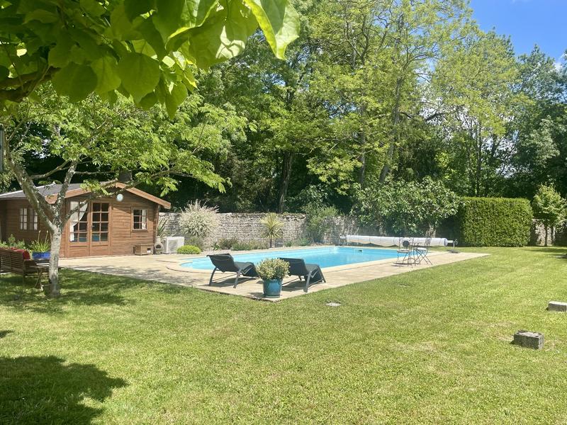 Demeure - 200 m² - 7 pièces