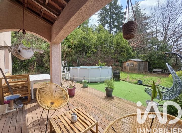 Maison - 99 m² - 5 pièces