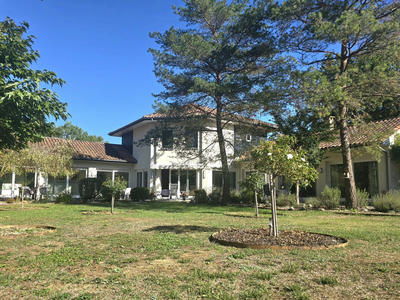 Maison contemporaine - 305 m² - 9 pièces