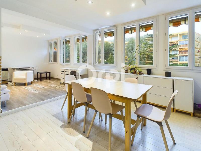 Loft - 84 m² - 3 pièces