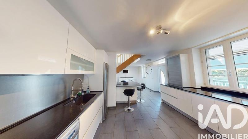 Maison - 237 m² - 9 pièces