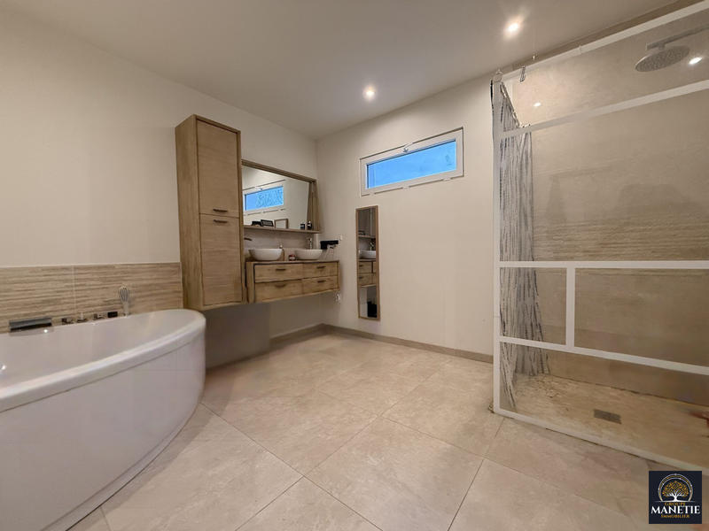 Maison - 180 m² - 5 pièces