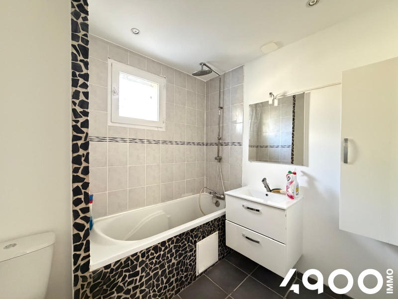 Maison - 90 m² - 5 pièces