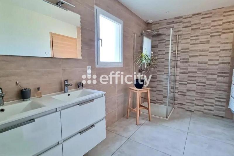 Villa - 185 m² - 8 pièces