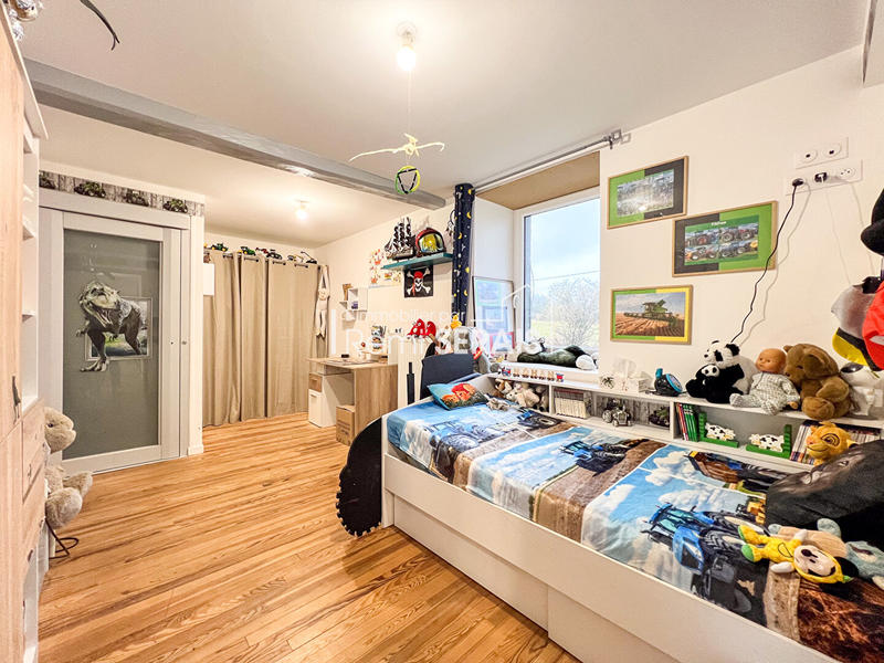 Maison - 232 m² - 6 pièces