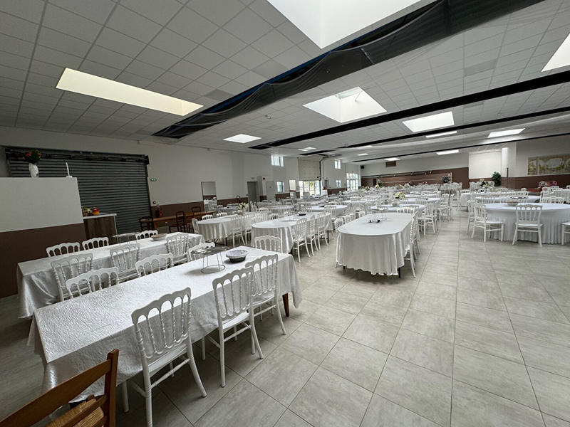 Local commercial - 975 m²