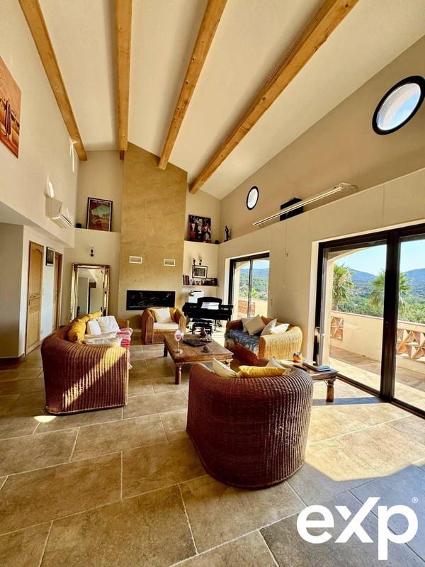 Villa - 247 m² - 7 pièces