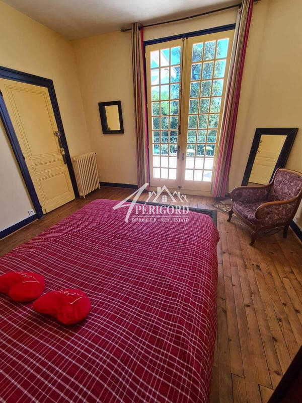 Maison - 250 m² - 12 pièces