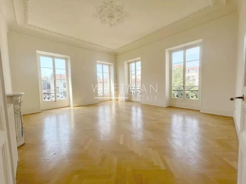 Appartement - 170 m² - 7 pièces