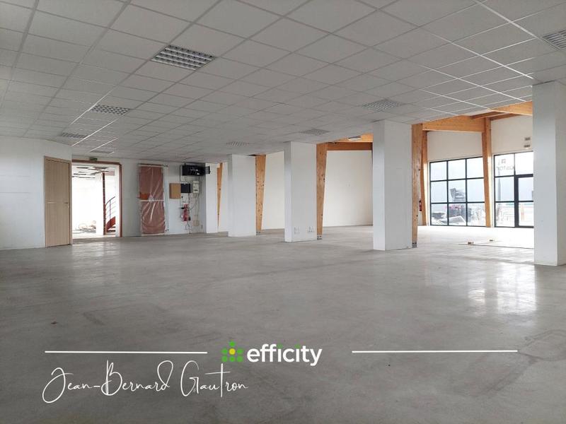 Local d'activité / Entrepôt - 549 m² - 6 pièces