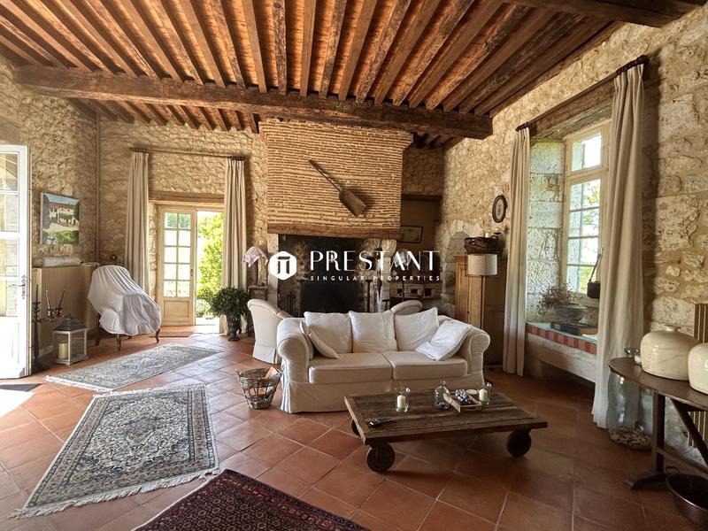 Maison - 520 m² - 11 pièces